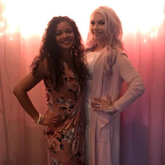 Meet your Posher, Alyssa - Picture 3 of 3